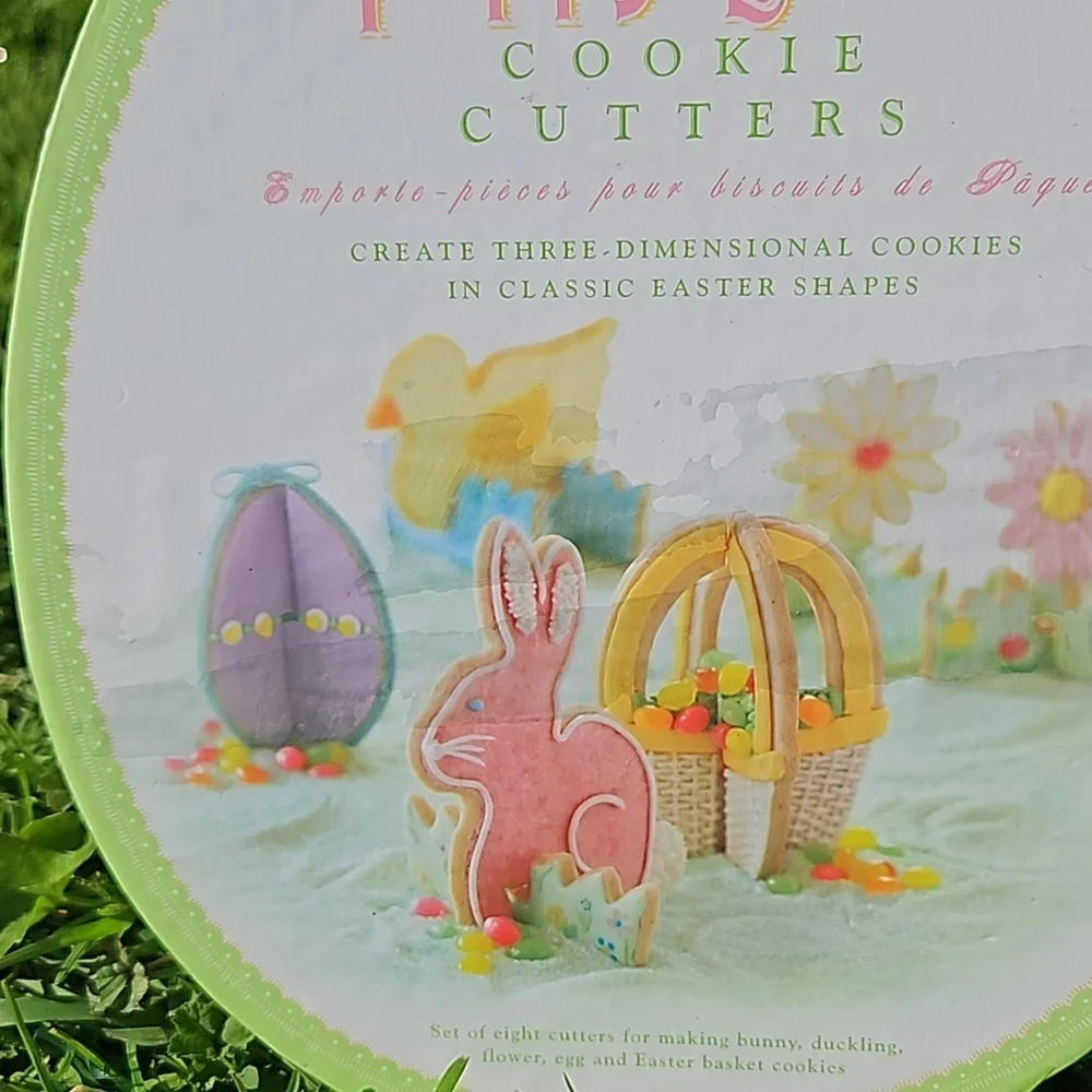 Williams-Sonoma INC cookie cutters 8pc set create 3-D Easter egg box DIY baking